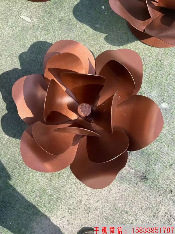 不锈钢仿铜荷花雕塑,喷漆工艺莲花